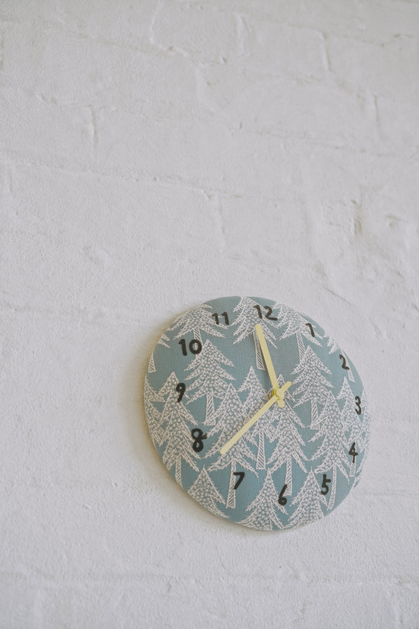 minä perhonen - Land Theater Clock