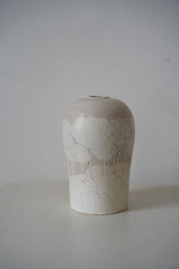 Momoko Otani - Sculpted Sgrafitto White Lotus Flower Vase B (OM29) LAST ONE