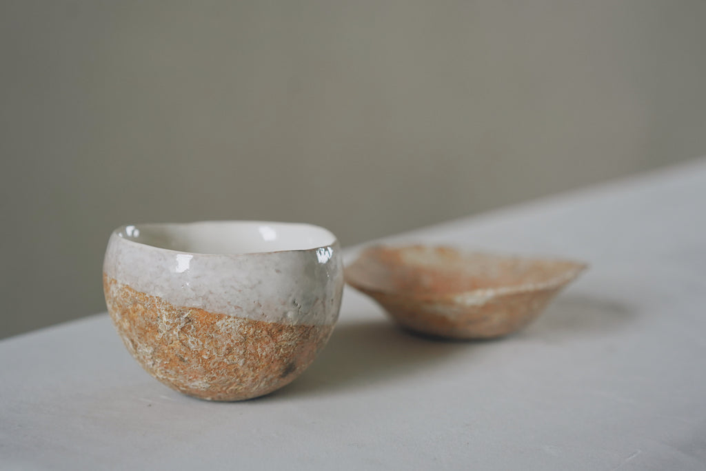 Akari Karugane - Egg shaped tea cup and saucer set