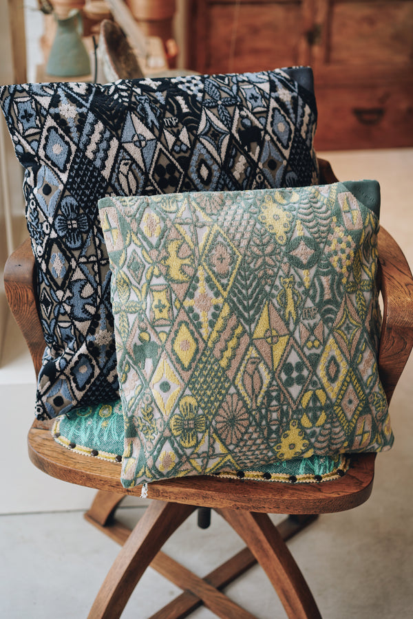 minä perhonen - SYMPHONY Cushions
