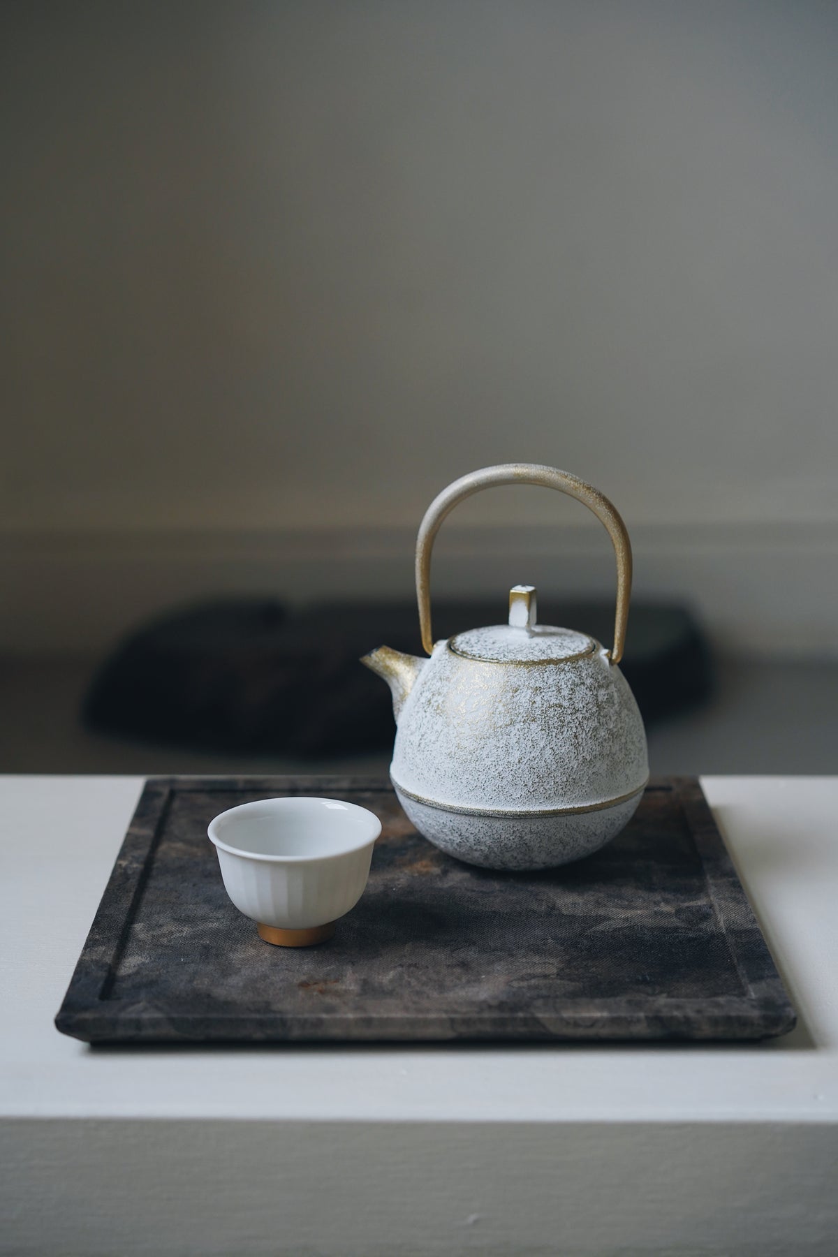 KUKAN CHUZO 器 Kukan Chuzo - Egg Cast Iron Kyusu – Kurashi Japanese Crafts