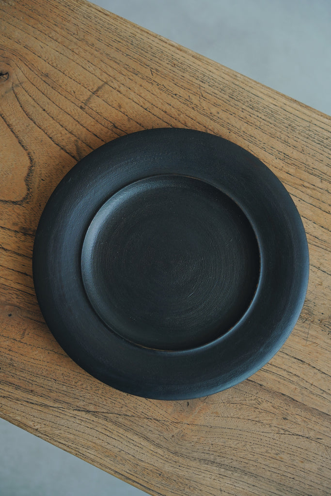 Junko Yashiro - Black lacquered rim plate