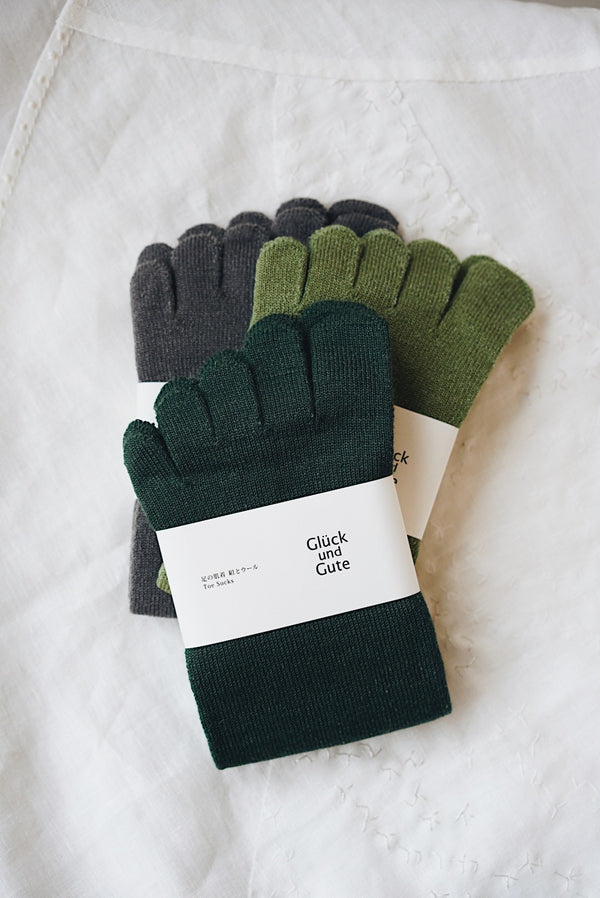 Glück und Gute - Five-toe silk & wool socks
