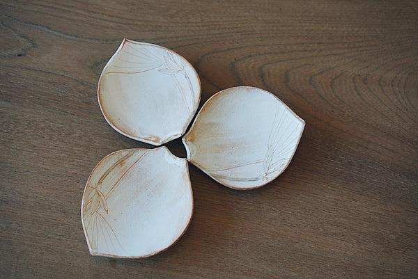 Momoko Otani - Beige Lotus Petal Plate