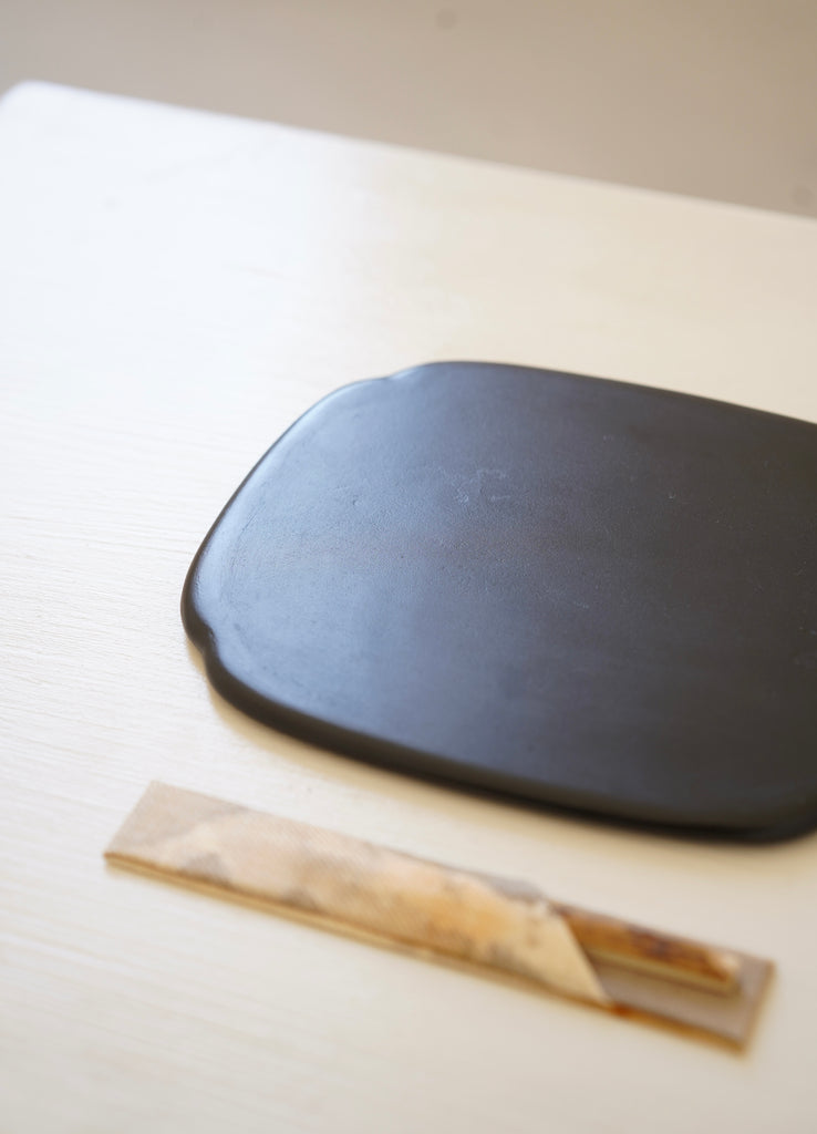 Junko Yashiro - Gourd-shape black lacquered wooden kashi plate