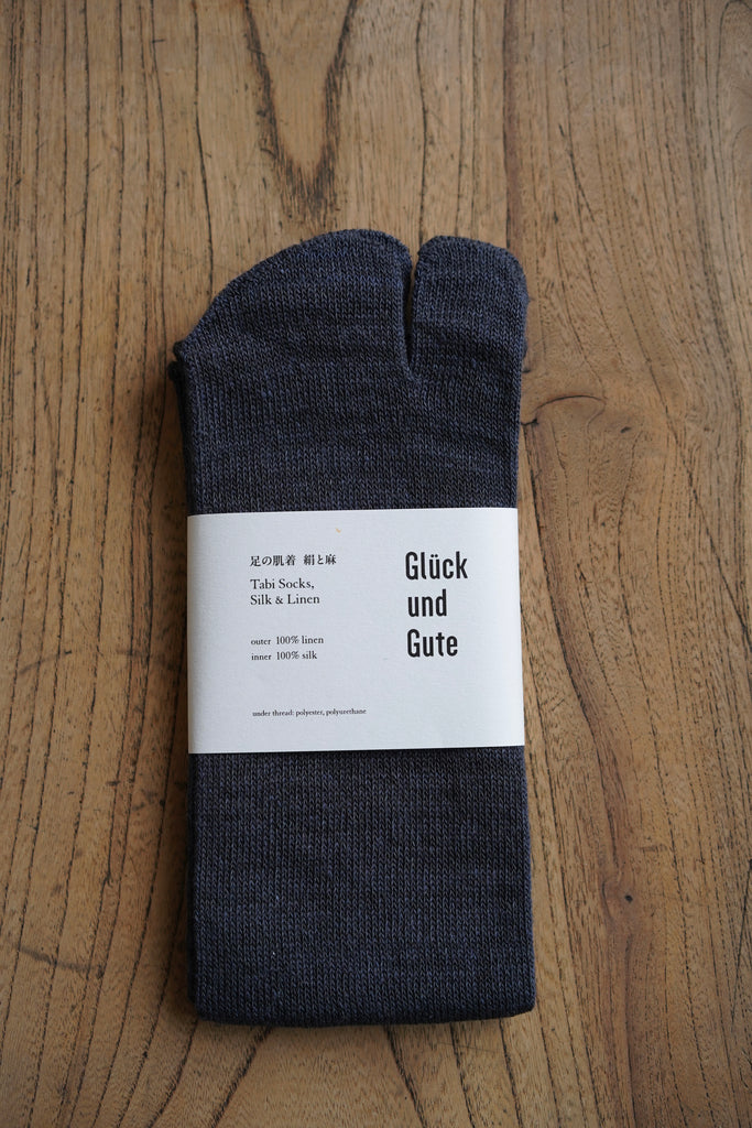 Glück und Gute - ʻAshi no Hadagiʼ Tabi Socks in Silk and Linen