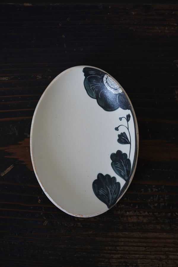 Momoko Otani - Black Flower Oval Plate (OM10)