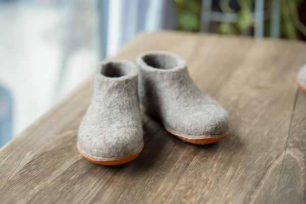 Hemskor - Wool felted booties for kids beige