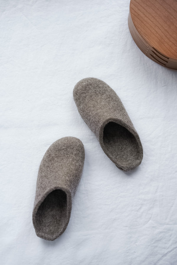 Hemskor - Wool felted slippers Mocha Beige