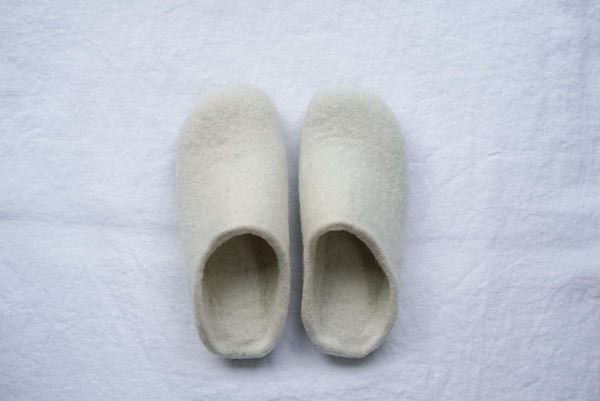 Hemskor - Wool felted slippers Natural White